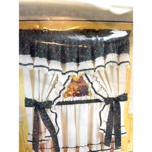 “Cutesy Calico" Ruffled Tiers and Valance in Hunter Green, by Arley Style #441